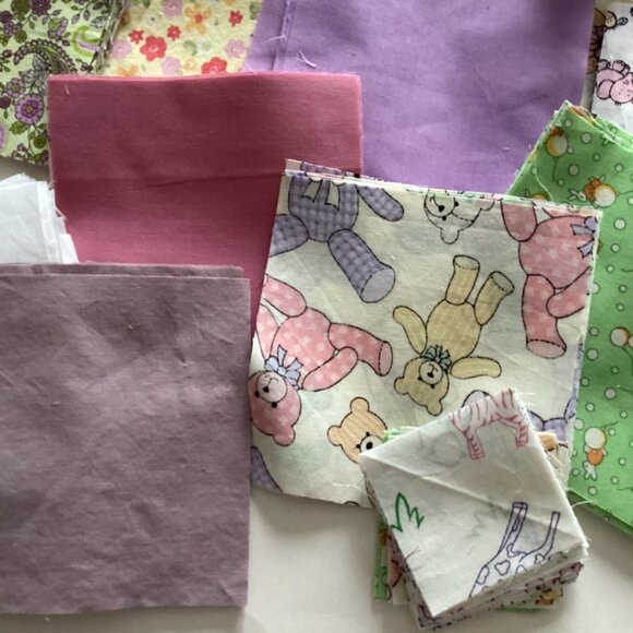A Bundle Of 5" Inch Fabric Squares Charm Pack An Assortment of Colors & Prints - Picture 7 of 10